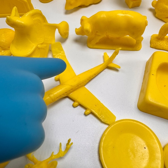 Houghton Mifflin Getting Ready To Read Toys Yellow Vintage Lot of 53 - Picture 13 of 15